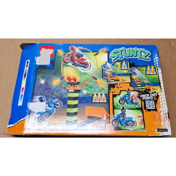 LEGO City Stunt Competition 60299 Building Kit Complete Pieces Manual Retired - Picture 3 of 11